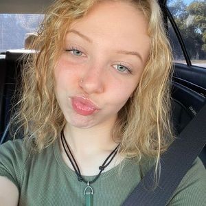 Meet your Posher, Abigail